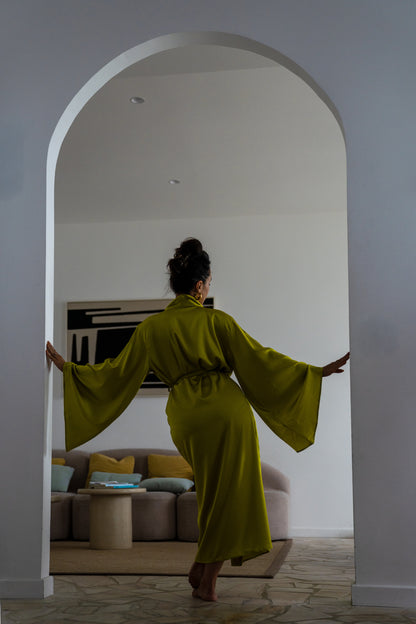 La Rosa Silk and Lace Robe